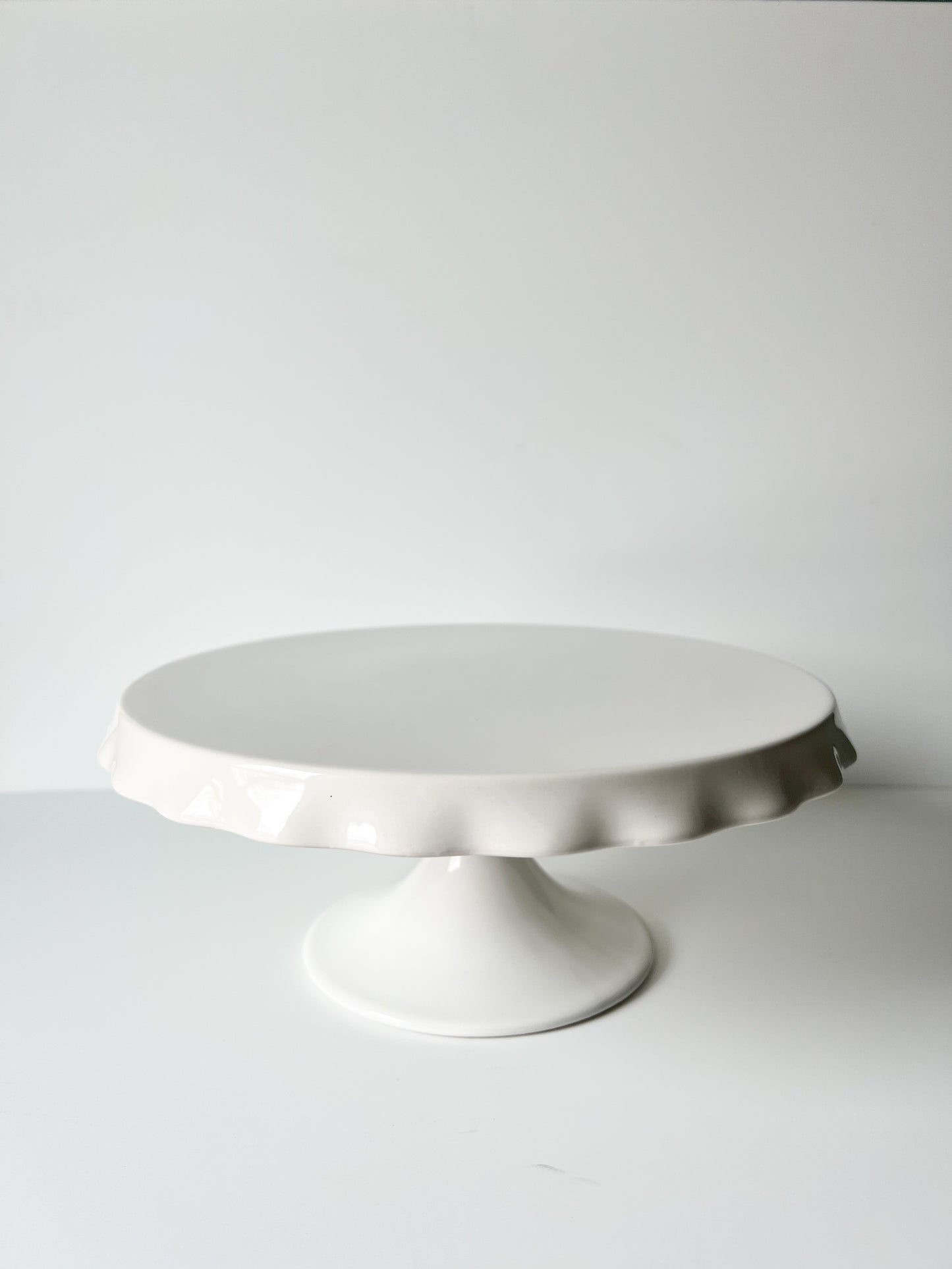 Ruffle Edge Ceramic Cake Stand